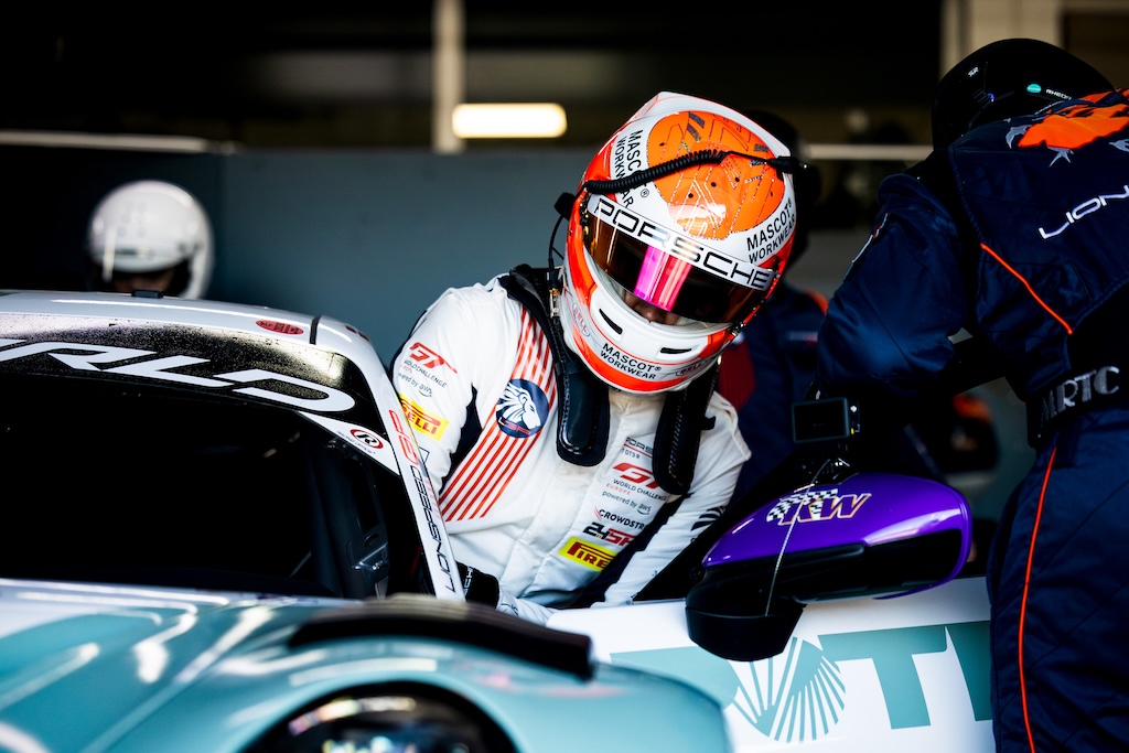 Bastian Buus på ukendt territorie på Brands Hatch.
(Foto: Lionspeed GP)
